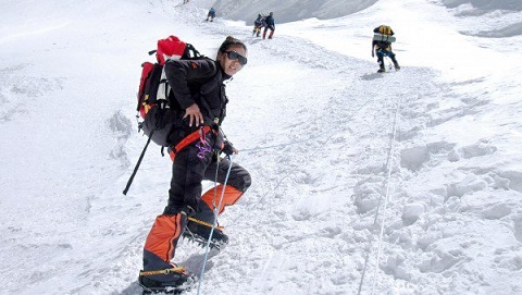 lhakpa-sherpa-climbing