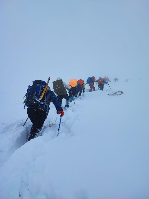 خلاصه گزارش صعود قله جانستون غربی تا ارتفاع ۳۴۰۰ متر ۱۴۰۲/۱۰/۲۲ – هر هفته یک برنامه«شماره ۱۰۶۷»