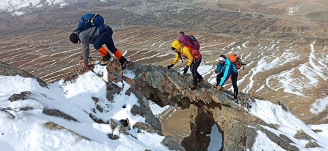 خلاصه گزارش صعود قله شهباز از شهرستان شازند به تاریخ ۱۴۰۲/۱۲/۱۸ – هر هفته یک برنامه «شماره ۱۰۷۷»