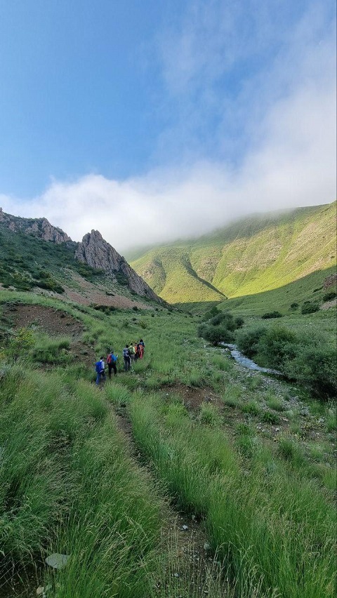 خلاصه گزارش صعود قله ناظر بزرگ از روستای حطر ۱۴۰۳/۴/۸ – هرهفته یک برنامه«شماره ۱۰۹۲»